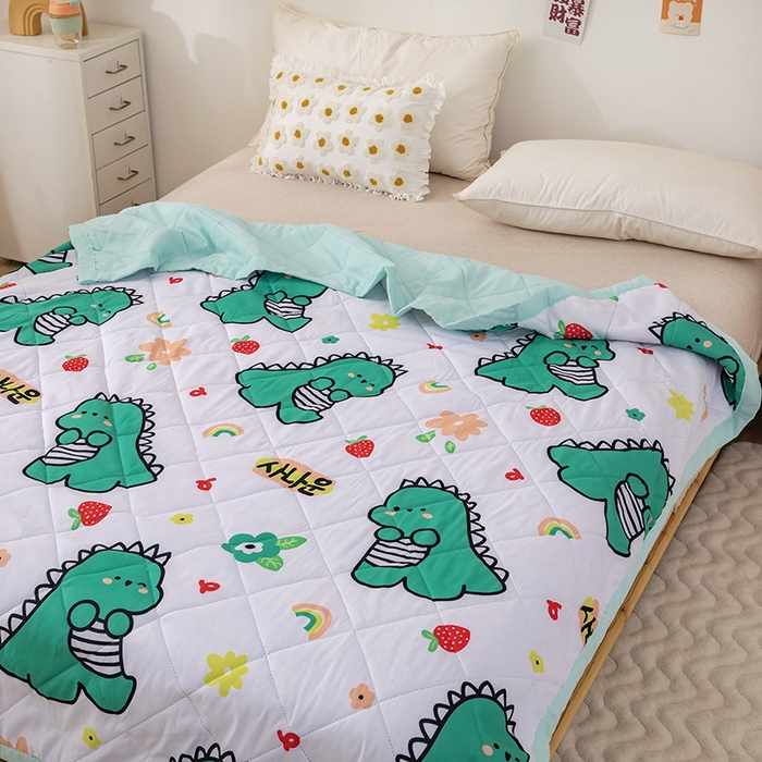 91家纺网 家纺一手货源 找家纺 富艺隆 2025新款超声波亲肤绒夏被夏凉被直播爆款超声波夏被空调被 萌萌小恐龙