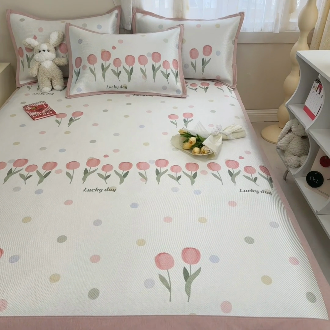 91家纺网 家纺一手货源 找家纺 2025新款懒猫600D数码印花冰藤凉席 浪漫郁金香