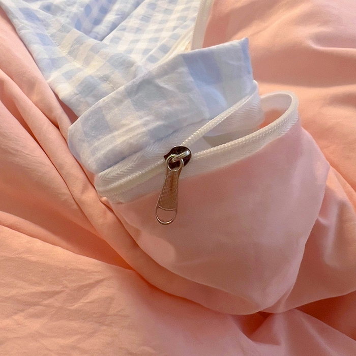 91家纺网 家纺一手货源 找家纺 2025新款专版高克重超萌卡通格子双拼毛巾绣软糯糯水洗棉四件套（场景二） 冰淇淋kt