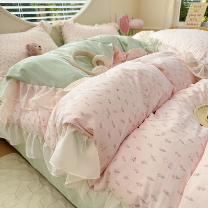 91家纺网 家纺一手货源 找家纺 苏拉家居 2025新款雪纺花边云感提花针织双层纱四件套 粉黛