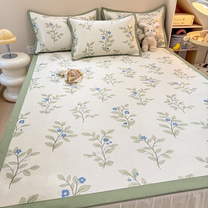 91家纺网 家纺一手货源 找家纺 2025新款懒猫600D数码印花冰藤凉席 蓝色花骨朵