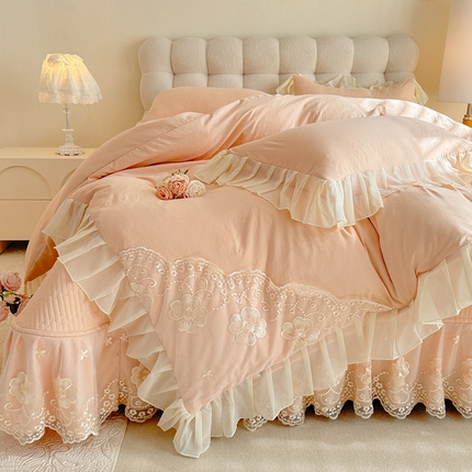 91家纺网 家纺一手货源 找家纺 （总）迪梦姿家纺 2025新款简约纯色高密水洗棉花边床盖四件套-爱丽莎