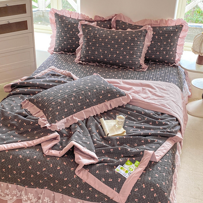 91家纺网 家纺一手货源 找家纺 2025新款直播热款A类针织棉双层纱床盖款夏被四件套 樱桃
