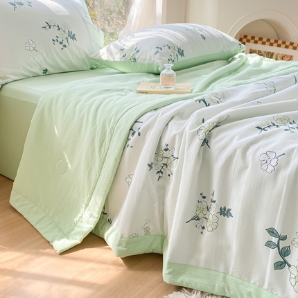 91家纺网 家纺一手货源 找家纺 爱彼家纺 2025新款小碎花水洗棉法式夏被四件套 糯糯棉法式夏被-春意盎然