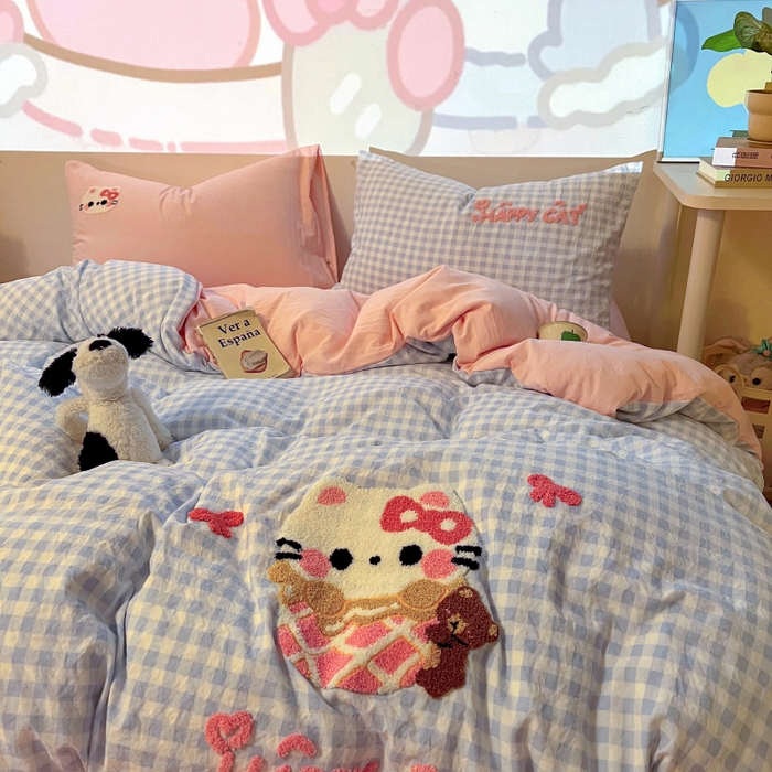 91家纺网 家纺一手货源 找家纺 （总）2025新款专版高克重超萌卡通格子双拼毛巾绣软糯糯水洗棉四件套（场景二）
