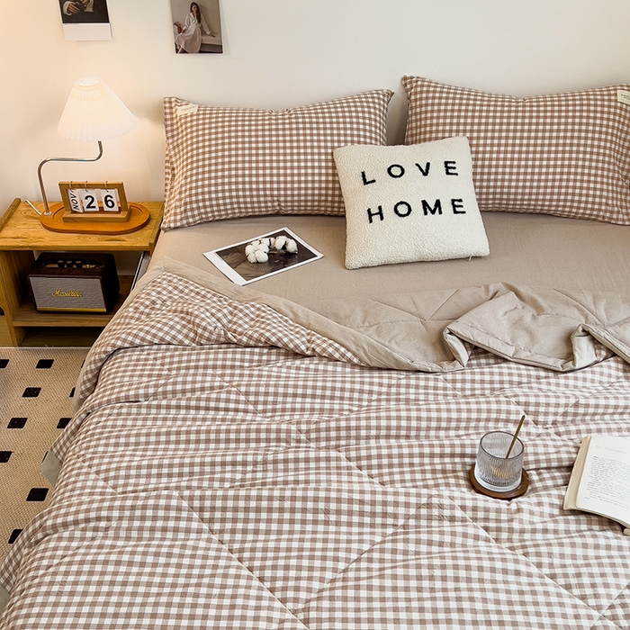 91家纺网 家纺一手货源 找家纺 宝士康家纺 2025新款10A抗菌无印风夏被四件套 咖小格