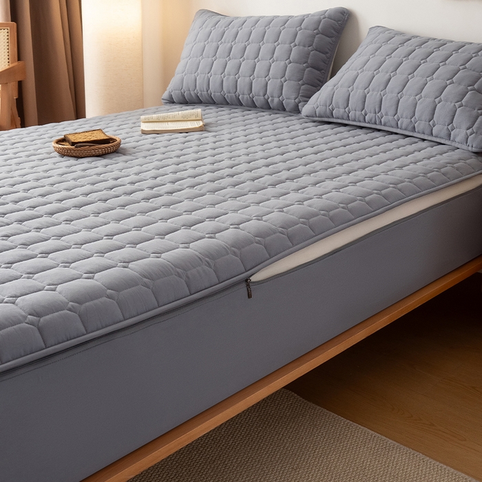 91家纺网 家纺一手货源 找家纺 叠派家纺 2025新款5A抗菌A类夹棉床笠经典款防水款系列 包边款-经典格月光灰