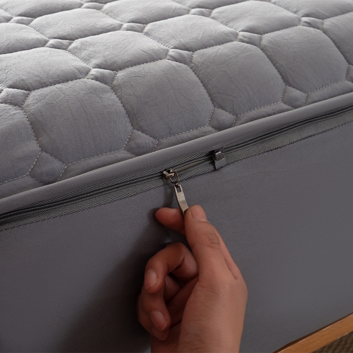 91家纺网 家纺一手货源 找家纺 叠派家纺 2025新款5A抗菌A类夹棉床笠经典款防水款系列 包边款-经典格月光灰