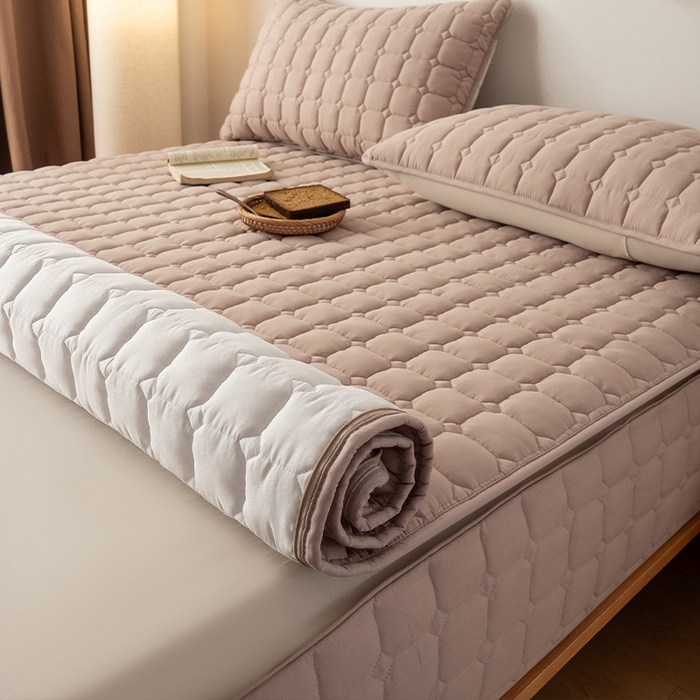 91家纺网 家纺一手货源 找家纺 叠派家纺 2025新款5A抗菌A类夹棉床笠经典款防水款系列 五面夹棉-经典格奶昔驼