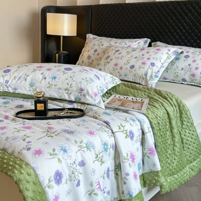 91家纺网 家纺一手货源 找家纺 宝士康家纺 2025新款10A抗菌双层纱豆豆绒夏被 花韵