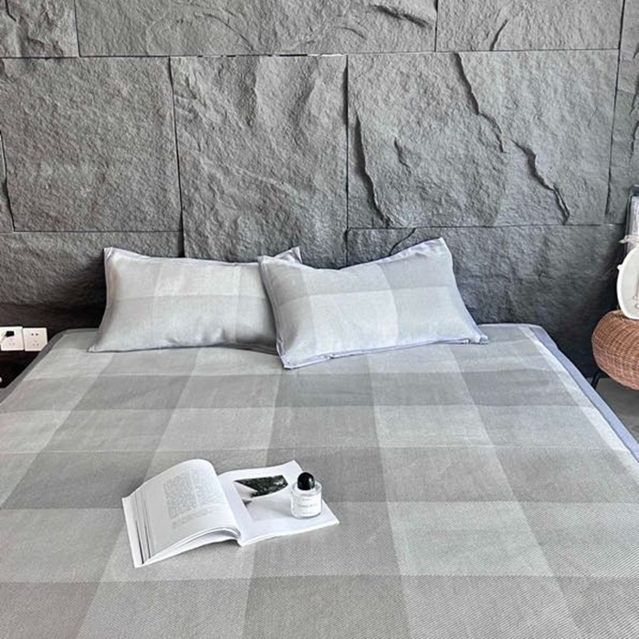 91家纺网 家纺一手货源 找家纺 美丽坊 2025新款轻奢三明治冰藤抗菌凉席三件套 绅士灰