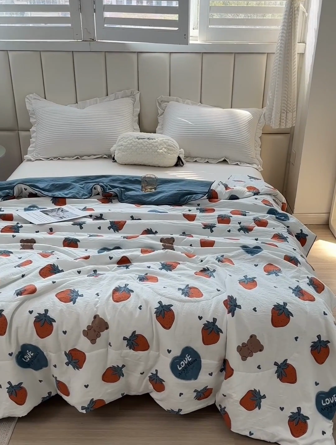 91家纺网 家纺一手货源 找家纺 富艺隆 2025新款A类水洗棉双层纱夏被水洗棉麻空调被直播爆款大豆夏被 莓天开心