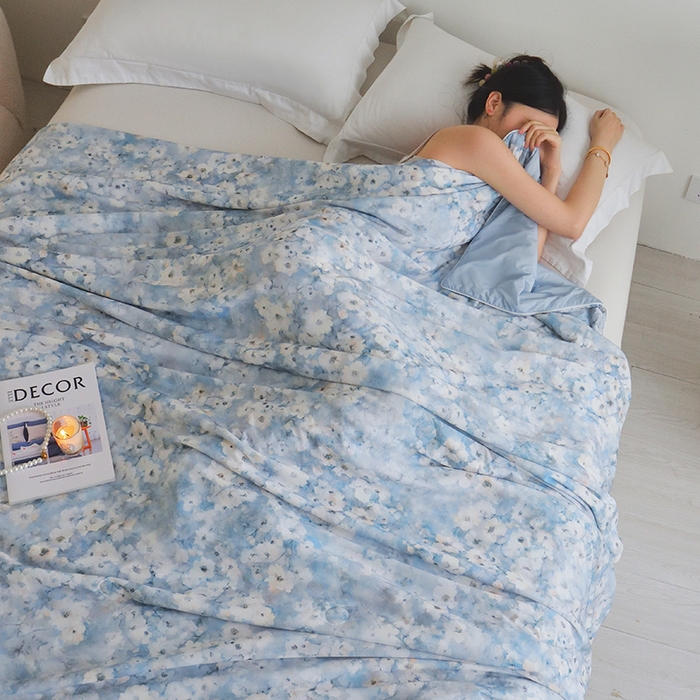 91家纺网 家纺一手货源 找家纺 梦恬佳 2025新款印花凉感丝夏凉被 桃花源绿