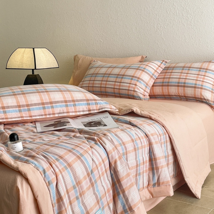 91家纺网 家纺一手货源 找家纺 宝士康家纺 2025新款10A抗菌无印风夏被 被子被芯 英伦粉