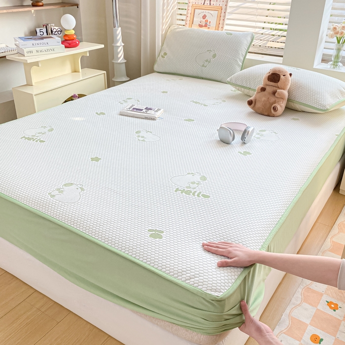 91家纺网 家纺一手货源 找家纺 春寻家纺 2025新款冰豆豆冰丝凉席-卡皮巴拉系列 床笠款-卡皮巴拉-绿