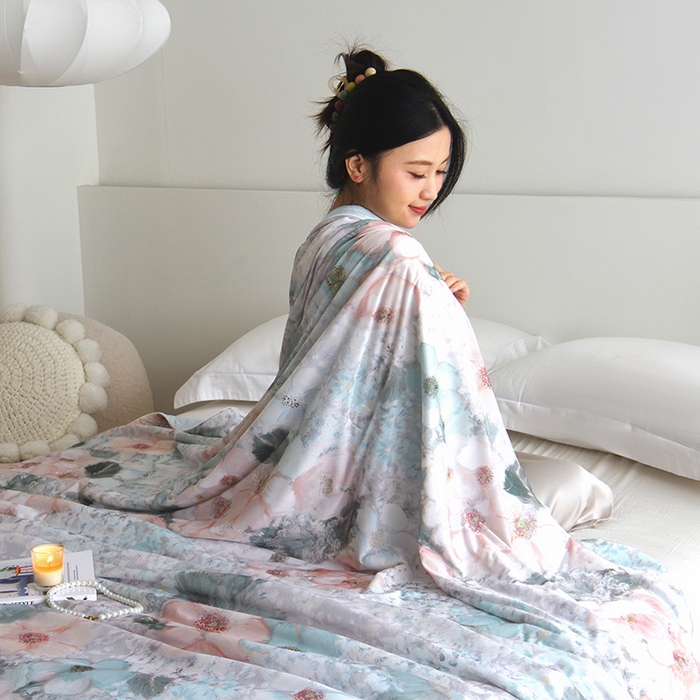 91家纺网 家纺一手货源 找家纺 梦恬佳 2025新款印花凉感丝夏凉被 花影