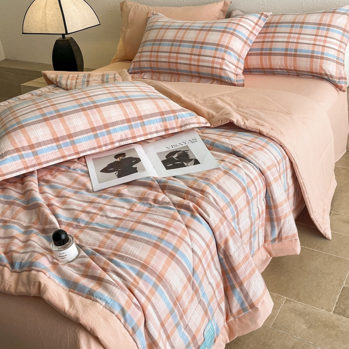 91家纺网 家纺一手货源 找家纺 宝士康家纺 2025新款10A抗菌无印风夏被 被子被芯 英伦粉