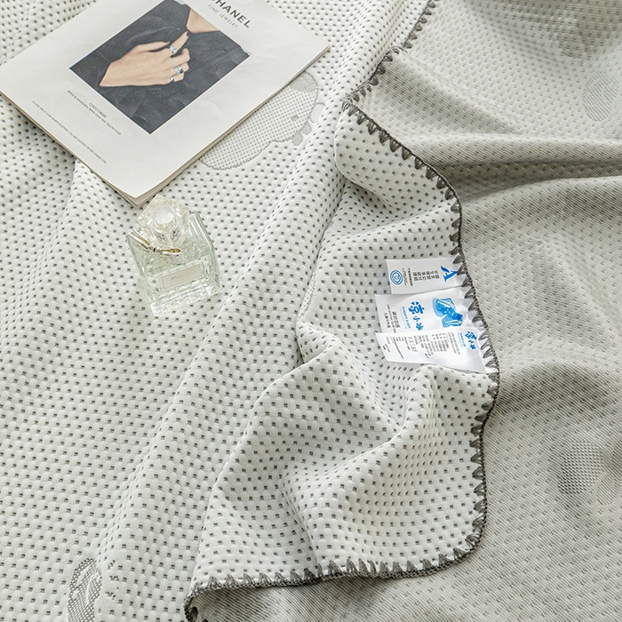 91家纺网 家纺一手货源 找家纺 梦尚舒 2025新款直播热款凉感针织提花盖毯子夏被贝壳边空调被 卡皮巴拉-灰