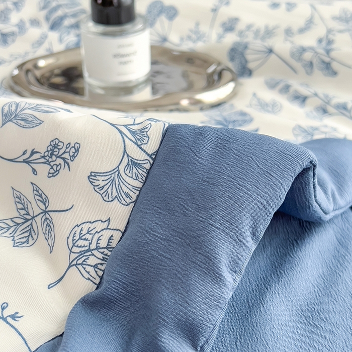 91家纺网 家纺一手货源 找家纺 宝士康家纺 2025新款10A抗菌双层纱印花夏被四件套 青花瓷