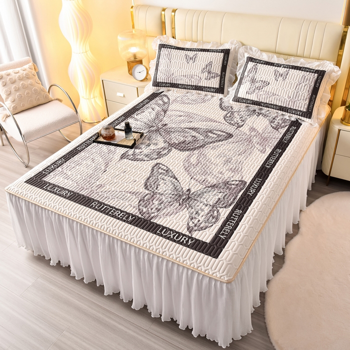 91家纺网 家纺一手货源 找家纺 炫拼家纺 2025新款凉感丝印花床裙款乳胶凉席三件套 梦幻蝶