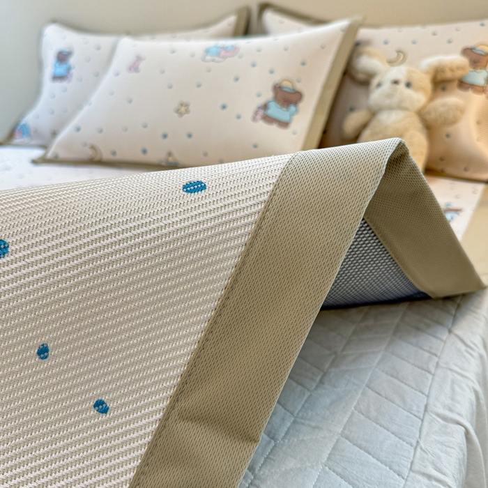 91家纺网 家纺一手货源 找家纺 2025新款懒猫600D数码印花冰藤凉席 睡意朦胧