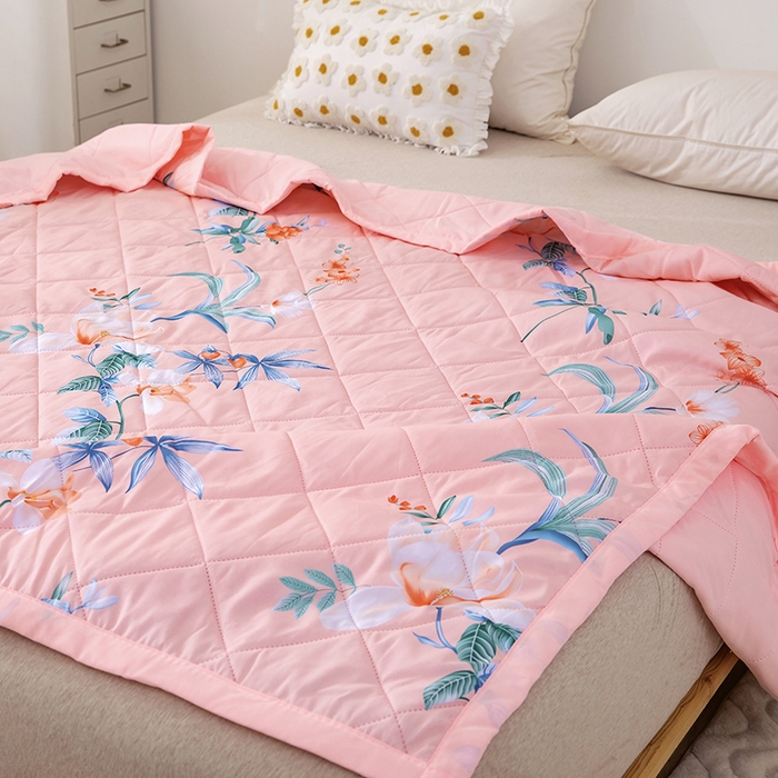 91家纺网 家纺一手货源 找家纺 富艺隆 2025新款超声波亲肤绒夏被夏凉被直播爆款超声波夏被空调被 花开