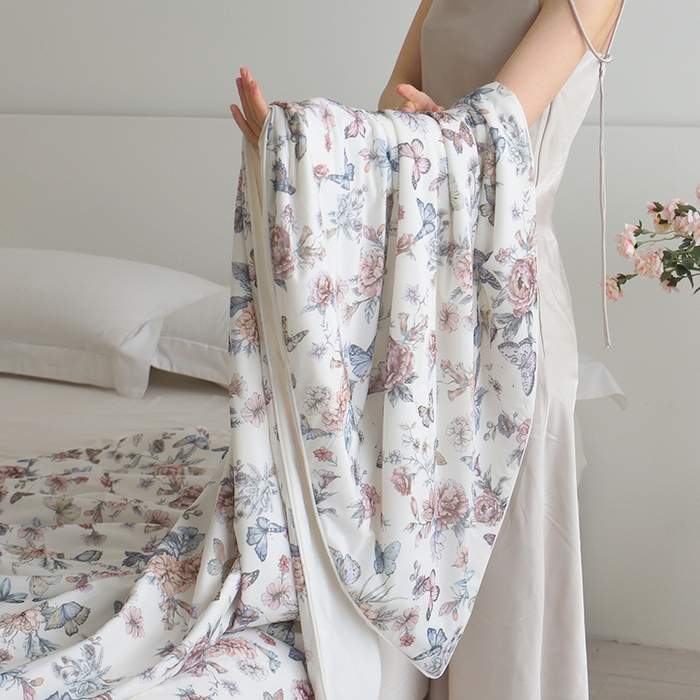 91家纺网 家纺一手货源 找家纺 梦恬佳 2025新款印花凉感丝夏凉被 晨露花果