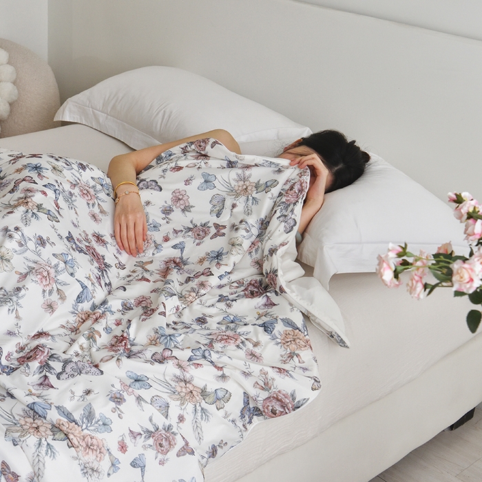 91家纺网 家纺一手货源 找家纺 梦恬佳 2025新款印花凉感丝夏凉被 晨露花果