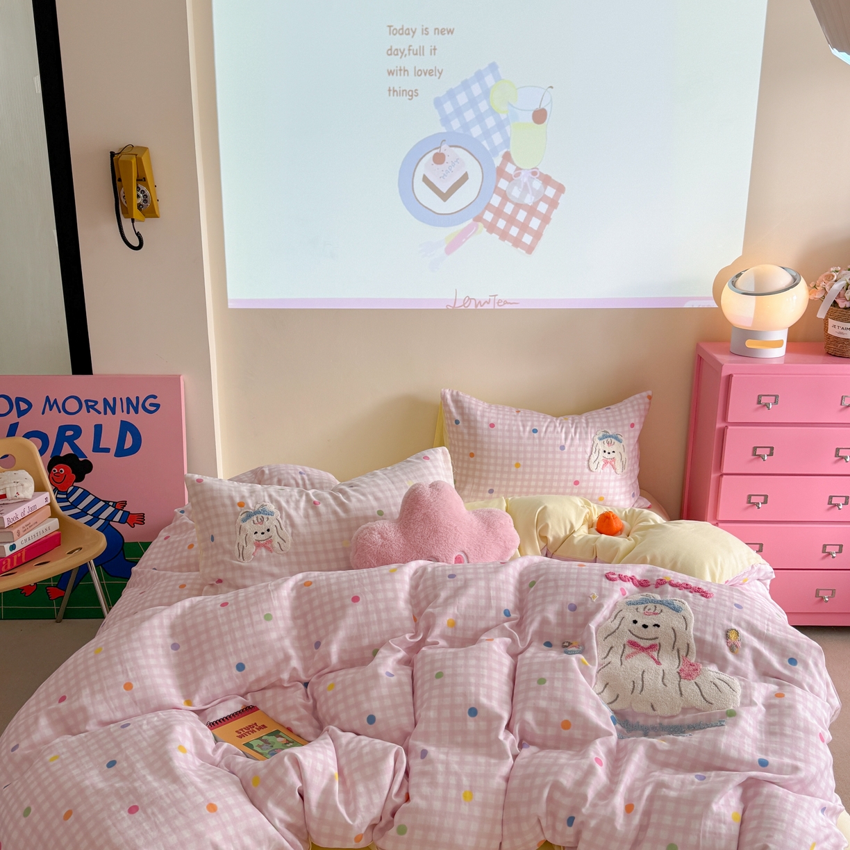 91家纺网 家纺一手货源 找家纺 柚子 2025春夏新款全棉纯棉双层纱毛巾绣四件套 美蒂狗