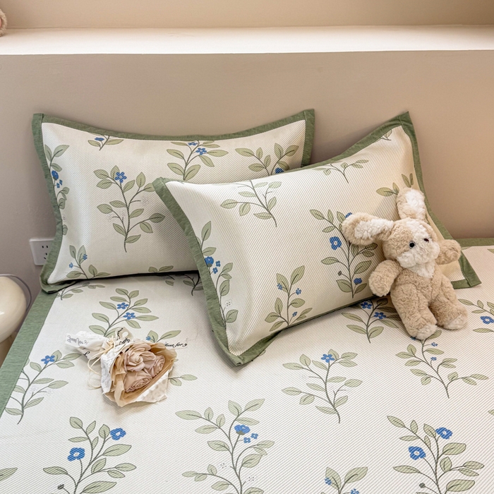 91家纺网 家纺一手货源 找家纺 2025新款懒猫600D数码印花冰藤凉席 蓝色花骨朵