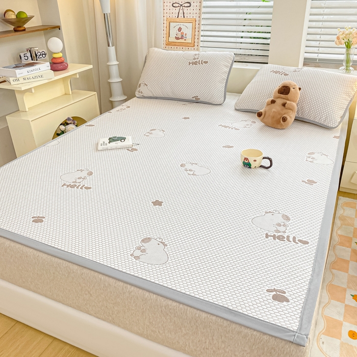 91家纺网 家纺一手货源 找家纺 春寻家纺 2025新款冰豆豆冰丝凉席-卡皮巴拉系列 床单款-卡皮巴拉-咖