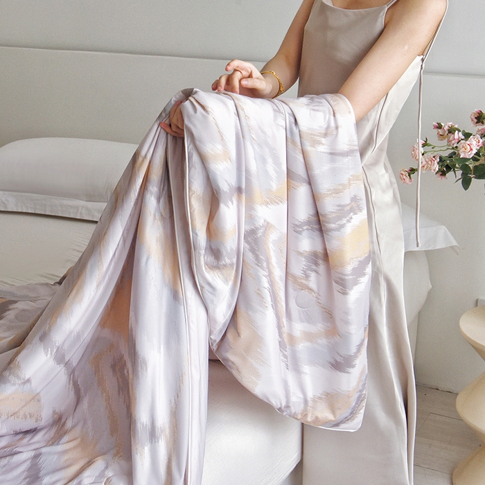 91家纺网 家纺一手货源 找家纺 梦恬佳 2025新款印花凉感丝夏凉被 佩兹利