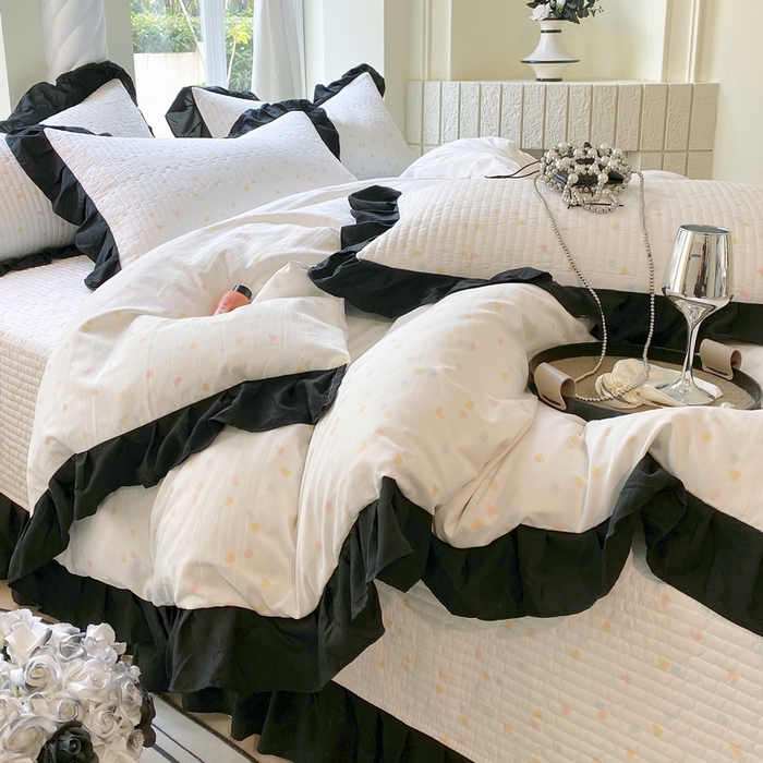 91家纺网 家纺一手货源 找家纺 慕希 2025新款水洗棉花边夹棉床盖款四件套 赫本-爱心白