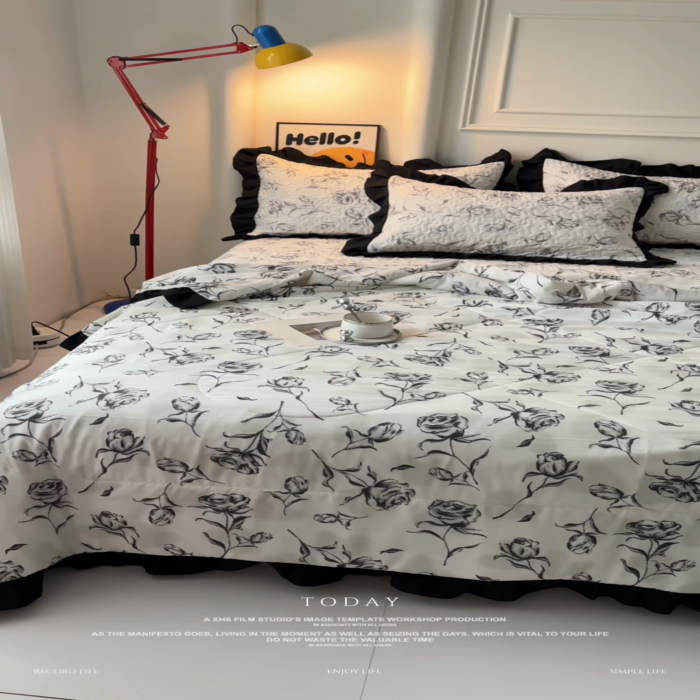 91家纺网 家纺一手货源 找家纺 蝶帕家纺 2025新款法式赫本风韩版花边床盖款夏被四件套 水墨玫瑰