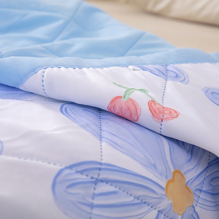 91家纺网 家纺一手货源 找家纺 富艺隆 2025新款超声波亲肤绒夏被夏凉被直播爆款超声波夏被空调被 小情调