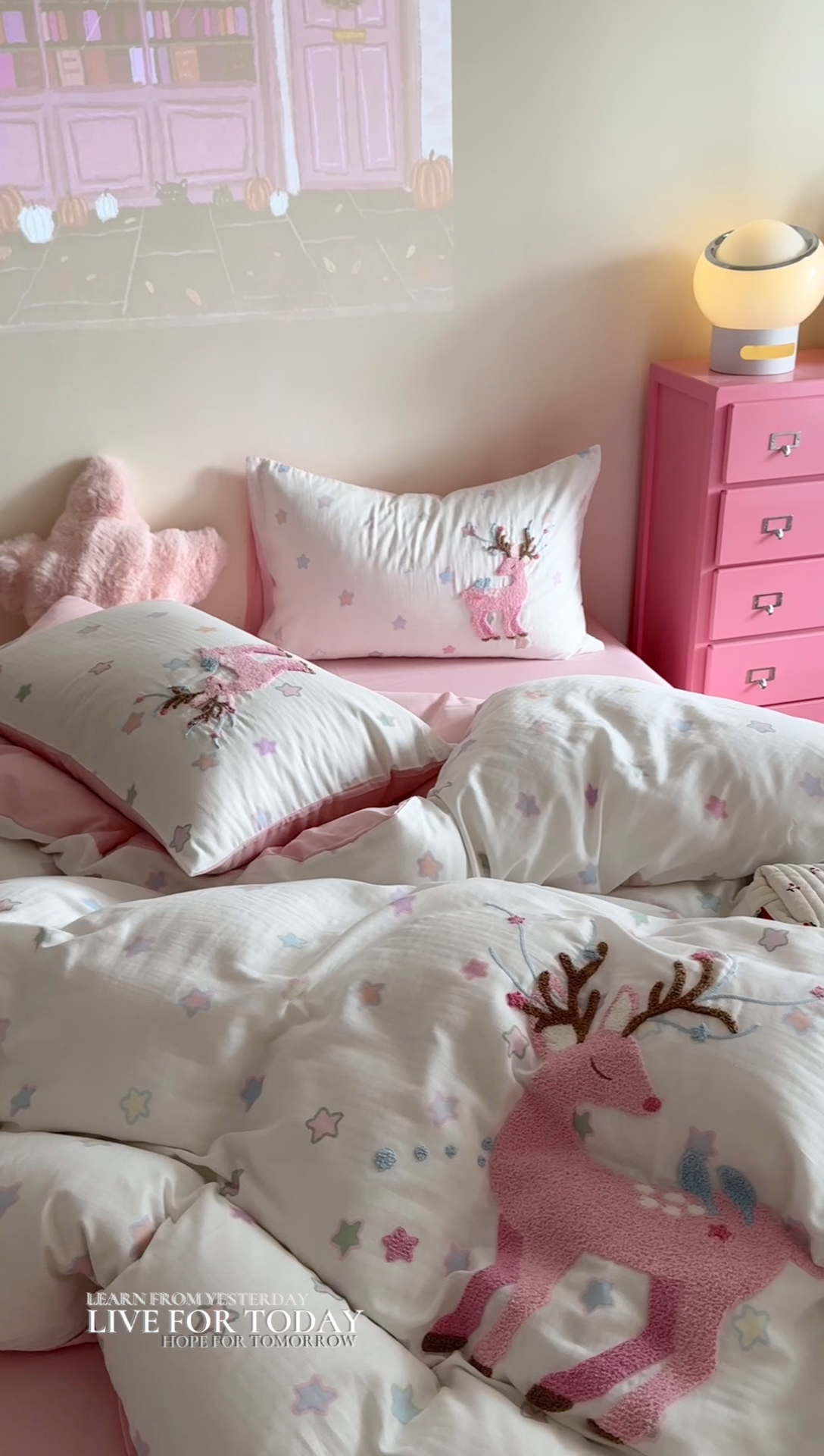 91家纺网 家纺一手货源 找家纺 柚子 2025春夏新款全棉纯棉双层纱毛巾绣四件套 麋鹿