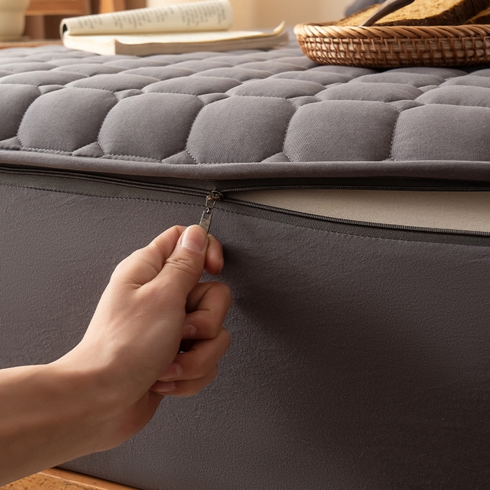 91家纺网 家纺一手货源 找家纺 叠派家纺 2025新款5A抗菌A类夹棉床笠经典款防水款系列 包边款-经典格星空灰