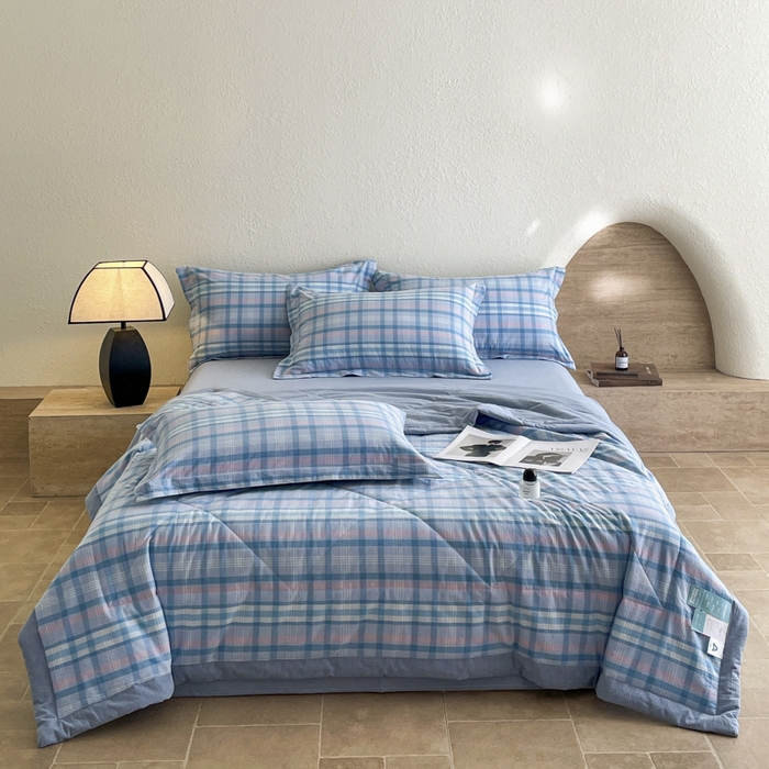 91家纺网 家纺一手货源 找家纺 宝士康家纺 2025新款10A抗菌无印风夏被 被子被芯 英伦蓝