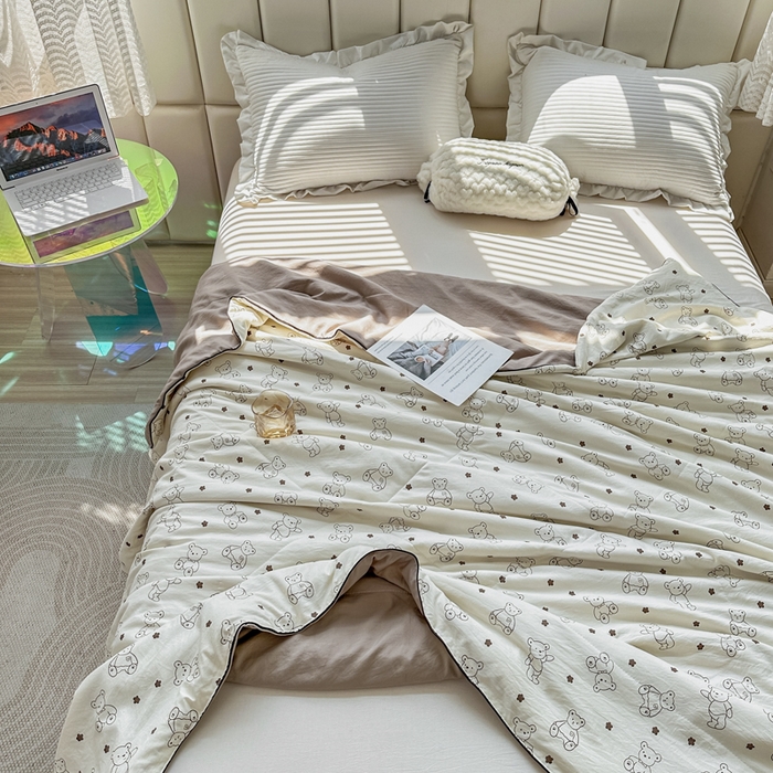 91家纺网 家纺一手货源 找家纺 富艺隆 2025新款A类水洗棉双层纱夏被水洗棉麻空调被直播爆款大豆夏被 小熊院长