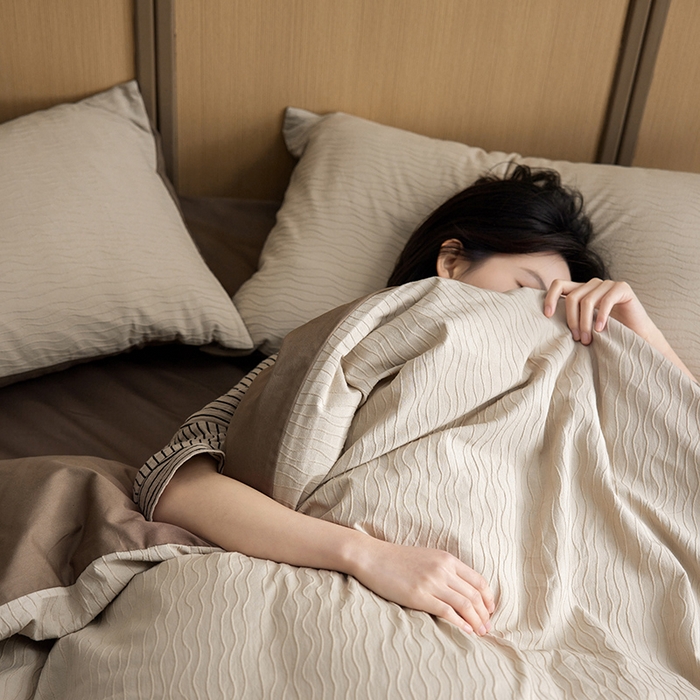 91家纺网 家纺一手货源 找家纺 风向标家纺 2025新款全棉波纹纱提花原木风四件套 波纹纱-星柔棕