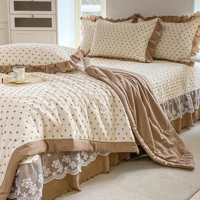 91家纺网 家纺一手货源 找家纺 2025新款直播热款A类针织棉双层纱床盖款夏被四件套 小心心咖