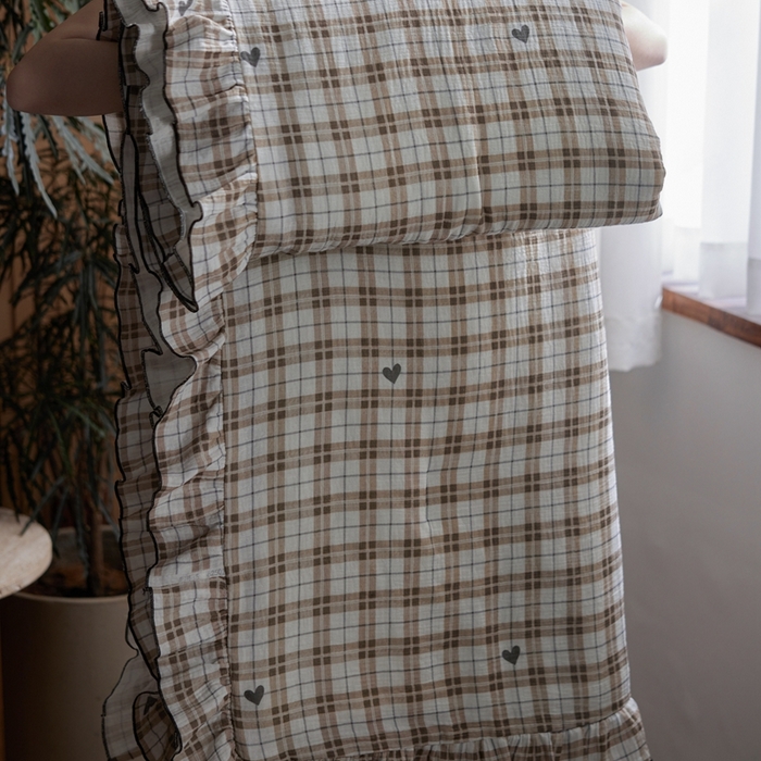 91家纺网 家纺一手货源 找家纺 安莱生活 2025新款全棉精梳棉双层纱绉纱数码印花夏凉被 海派甜心-卡其  夏被