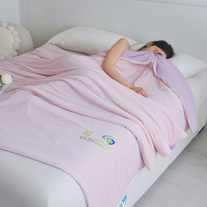 91家纺网 家纺一手货源 找家纺 梦恬佳 2025新款凉感驱蚊夏凉被 冰莓粉