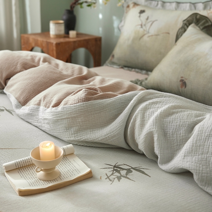 91家纺网 家纺一手货源 找家纺 安莱生活 2025新款全棉精梳棉双层纱绉纱数码印花四件套 烟雨江南-绿