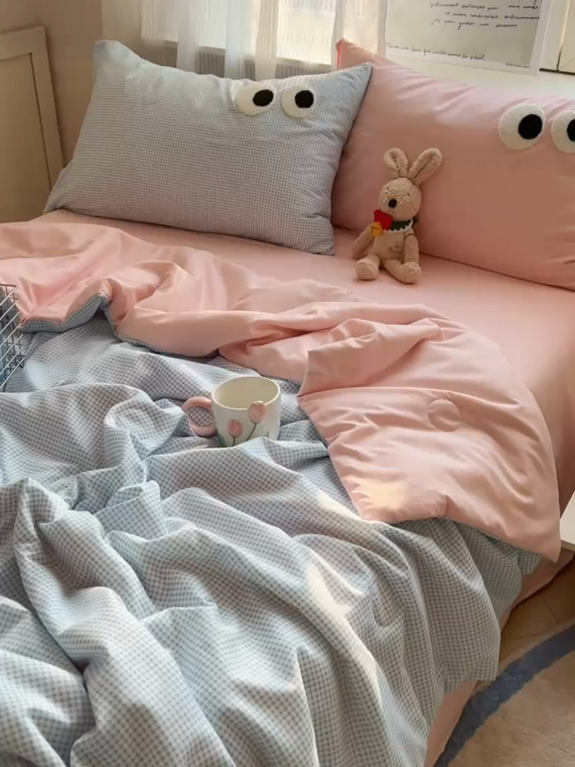 91家纺网 家纺一手货源 找家纺 慕尚家纺 2025新款大眼萌仔夏被 大眼萌 蓝格粉