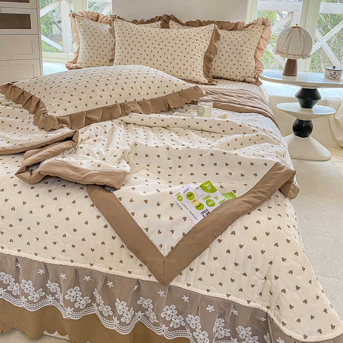 91家纺网 家纺一手货源 找家纺 2025新款直播热款A类针织棉双层纱床盖款夏被四件套 小心心咖