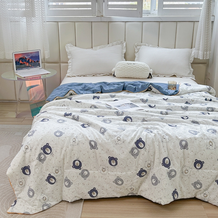 91家纺网 家纺一手货源 找家纺 富艺隆 2025新款A类水洗棉双层纱夏被水洗棉麻空调被直播爆款大豆夏被 嘟嘟小熊