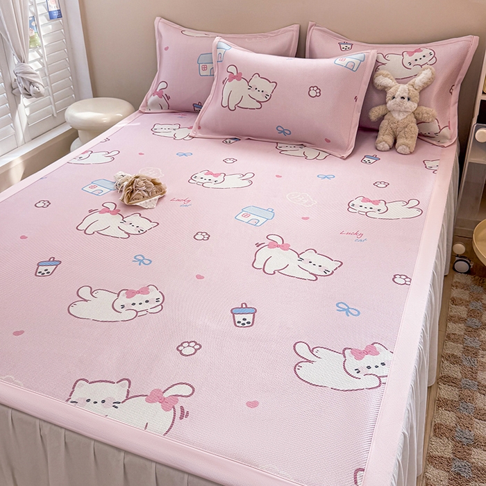 91家纺网 家纺一手货源 找家纺 2025新款懒猫600D数码印花冰藤凉席 奶茶猫咪