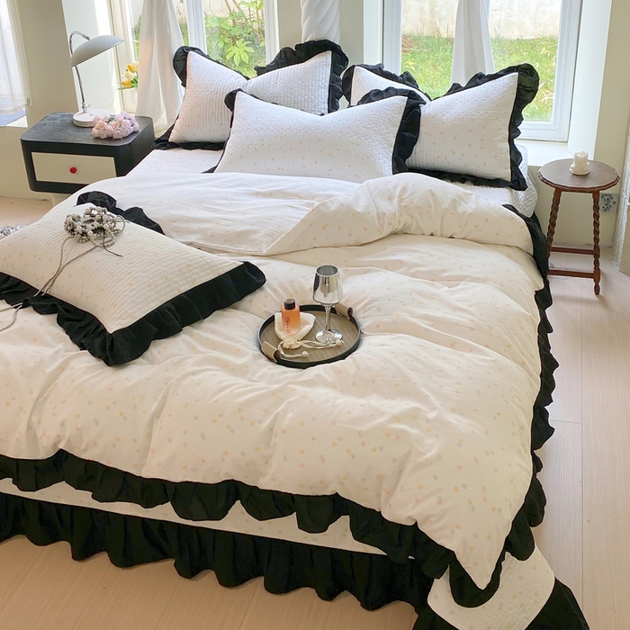 91家纺网 家纺一手货源 找家纺 慕希 2025新款水洗棉花边夹棉床盖款四件套 赫本-爱心白