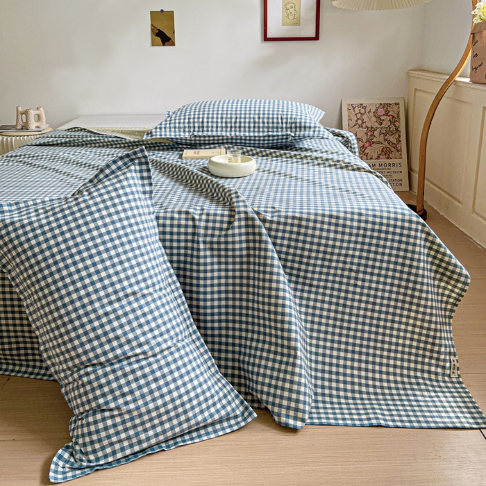 91家纺网 家纺一手货源 找家纺 久云居 2025新款亲肤舒适全棉色织防水床单 浅兰小格